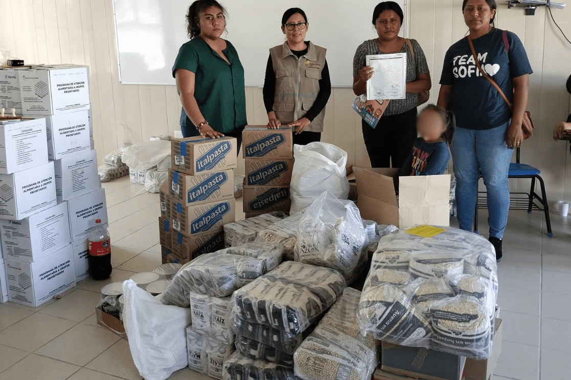 Entrega de insumos del "Programa desayunos escolares" en Teotlalco