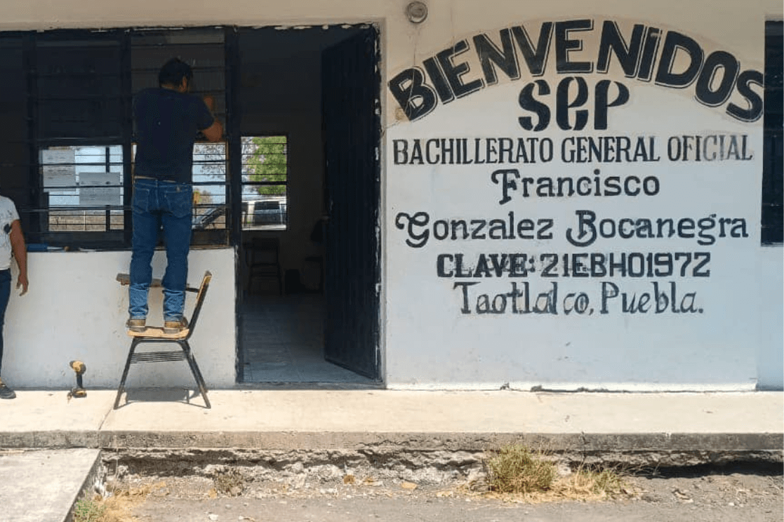 Rehabilitación de cancelaria en Bachillerato Francisco González Bocanegra