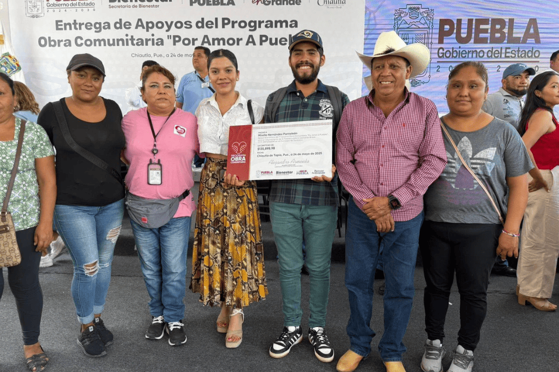 Entrega de Apoyos del Programa Obra Comunitaria "Por Amor a Puebla"